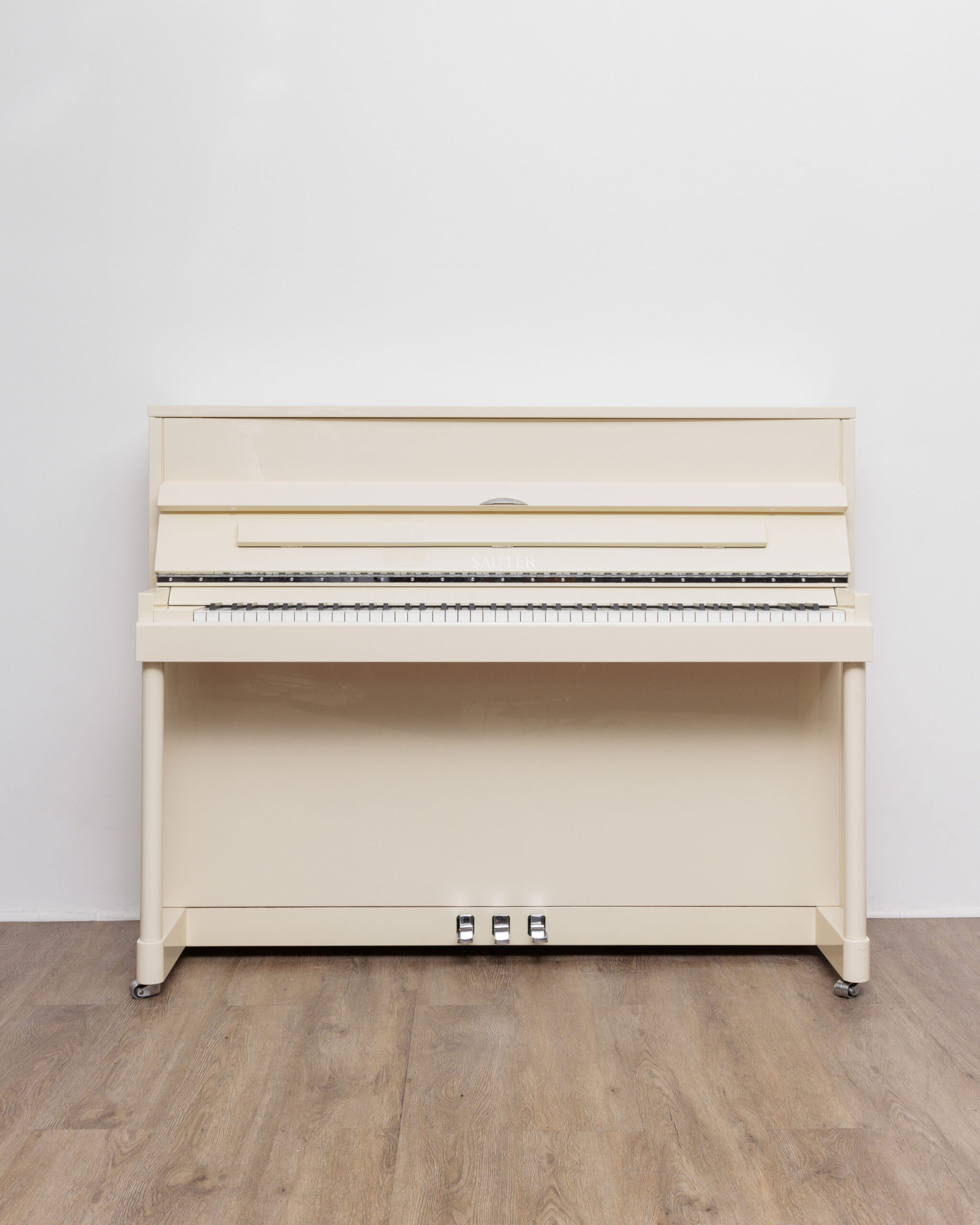 207_1 Pianos droits design LC