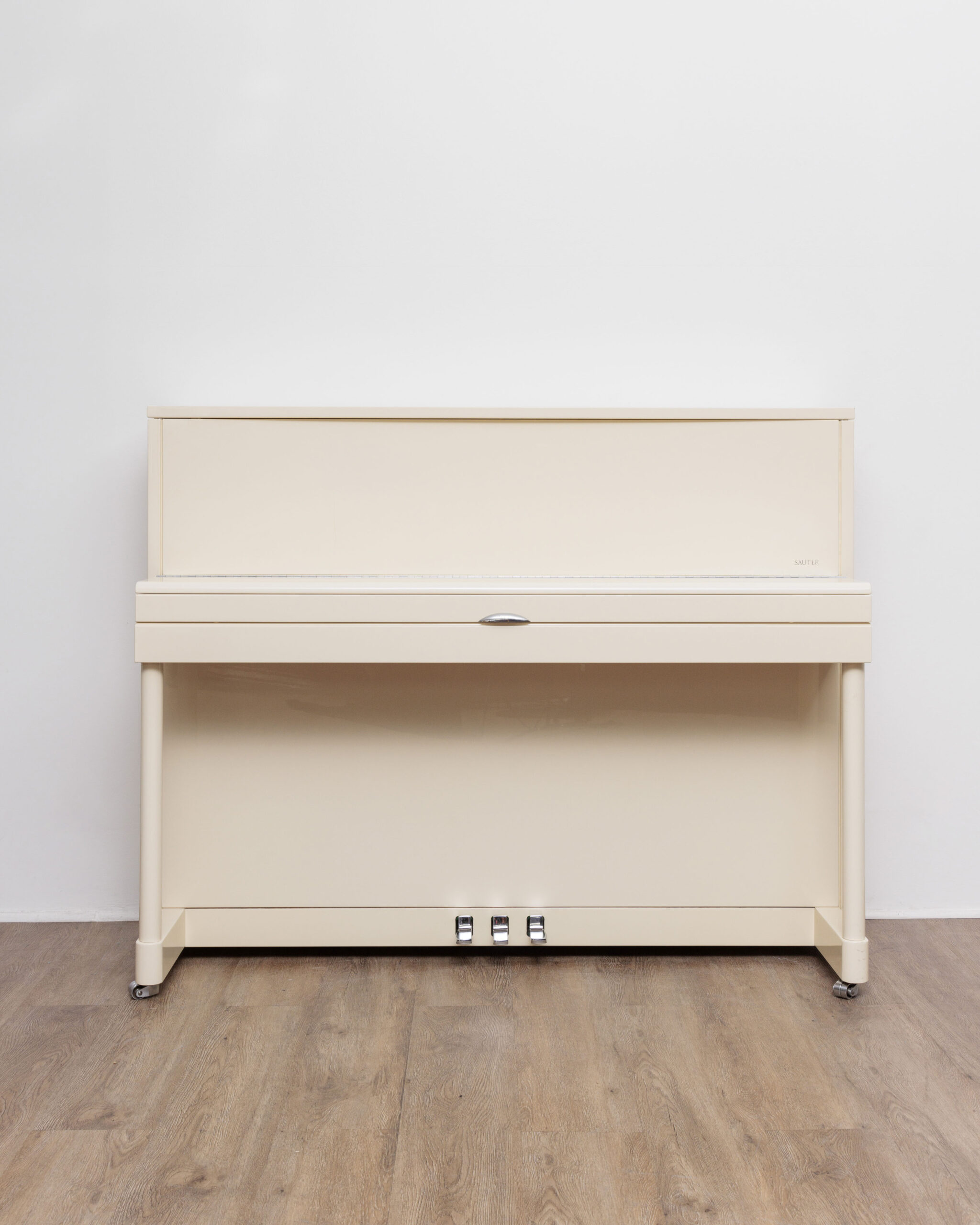208_1 Pianos droits design LC