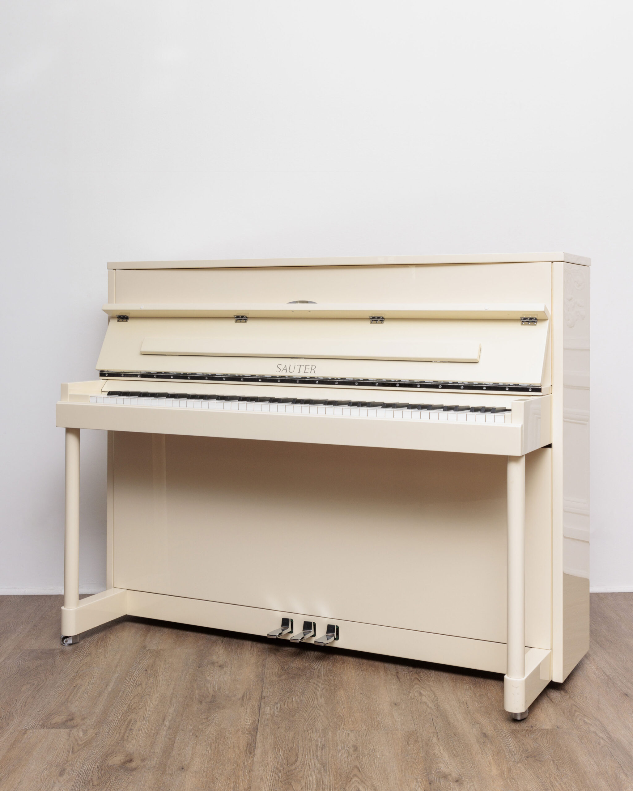 210_1 Pianos droits design LC