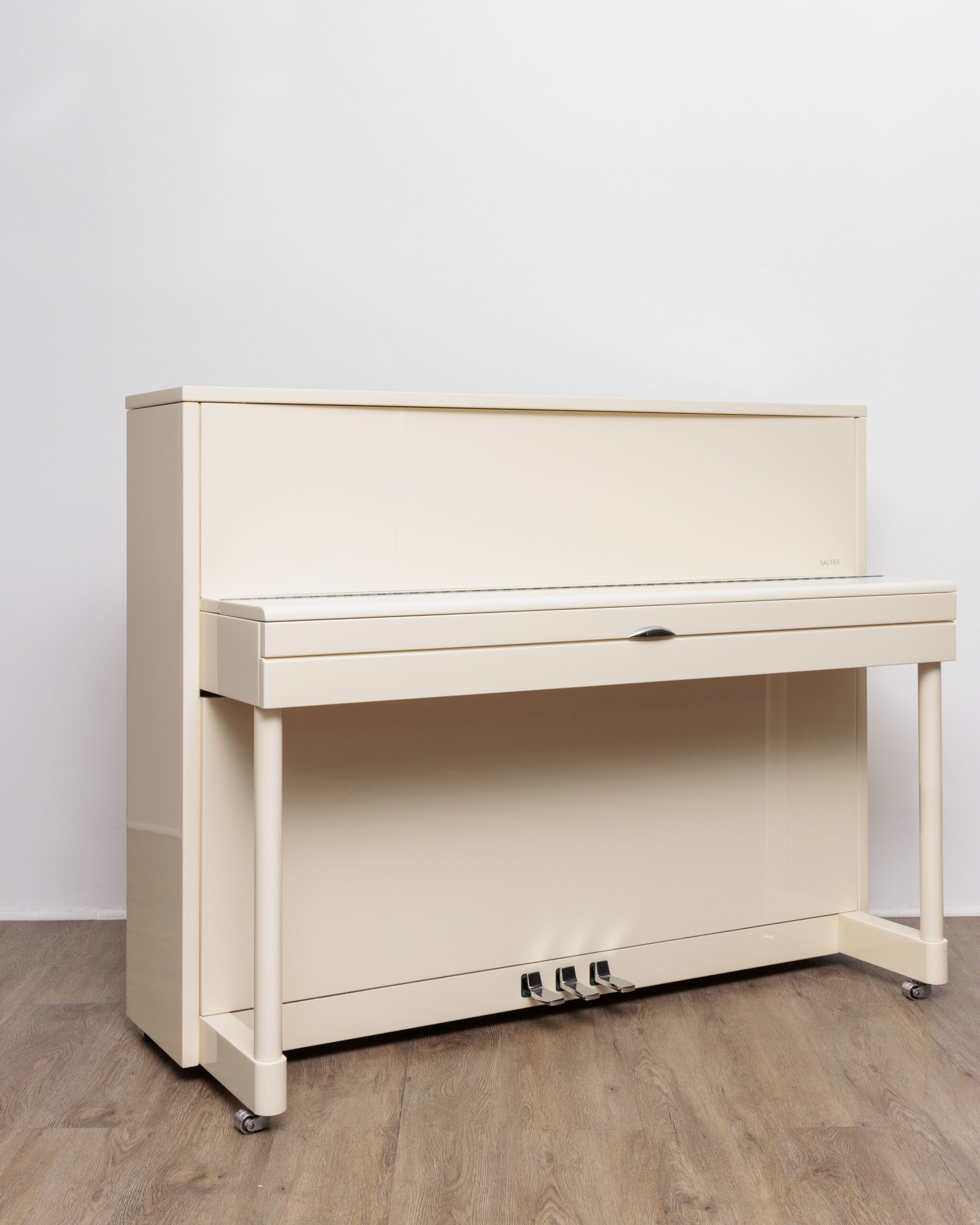 212_1 Pianos droits design LC