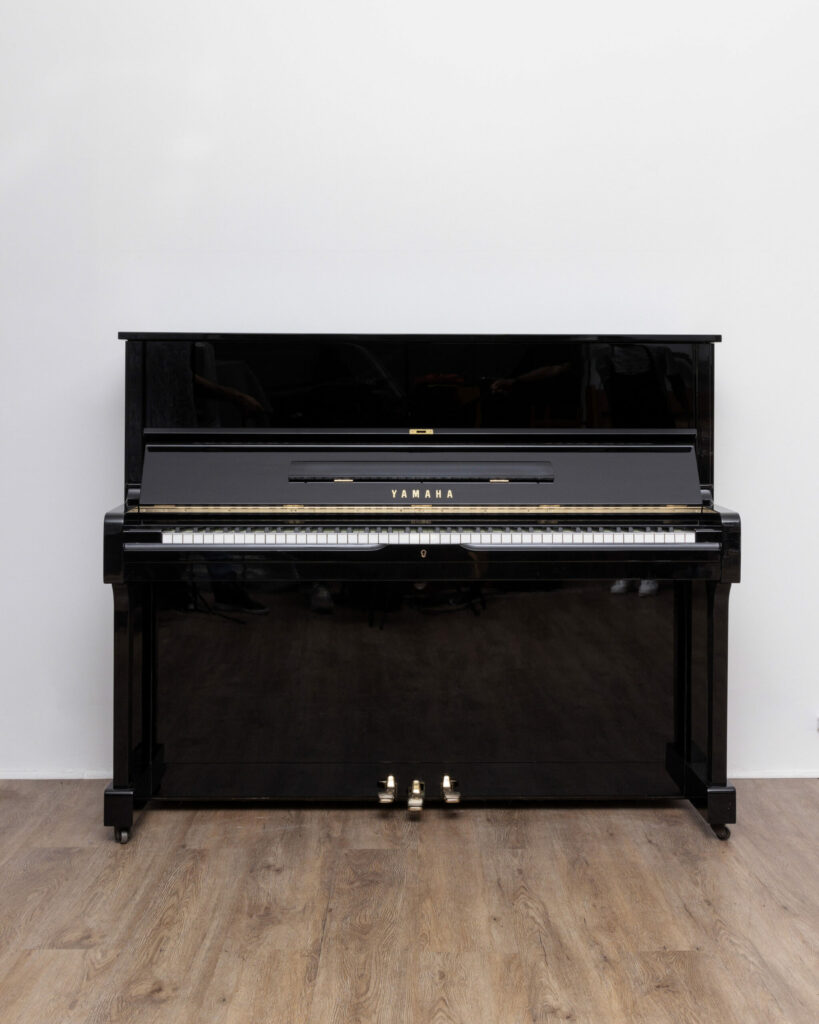 Yamaha U1 LOA
