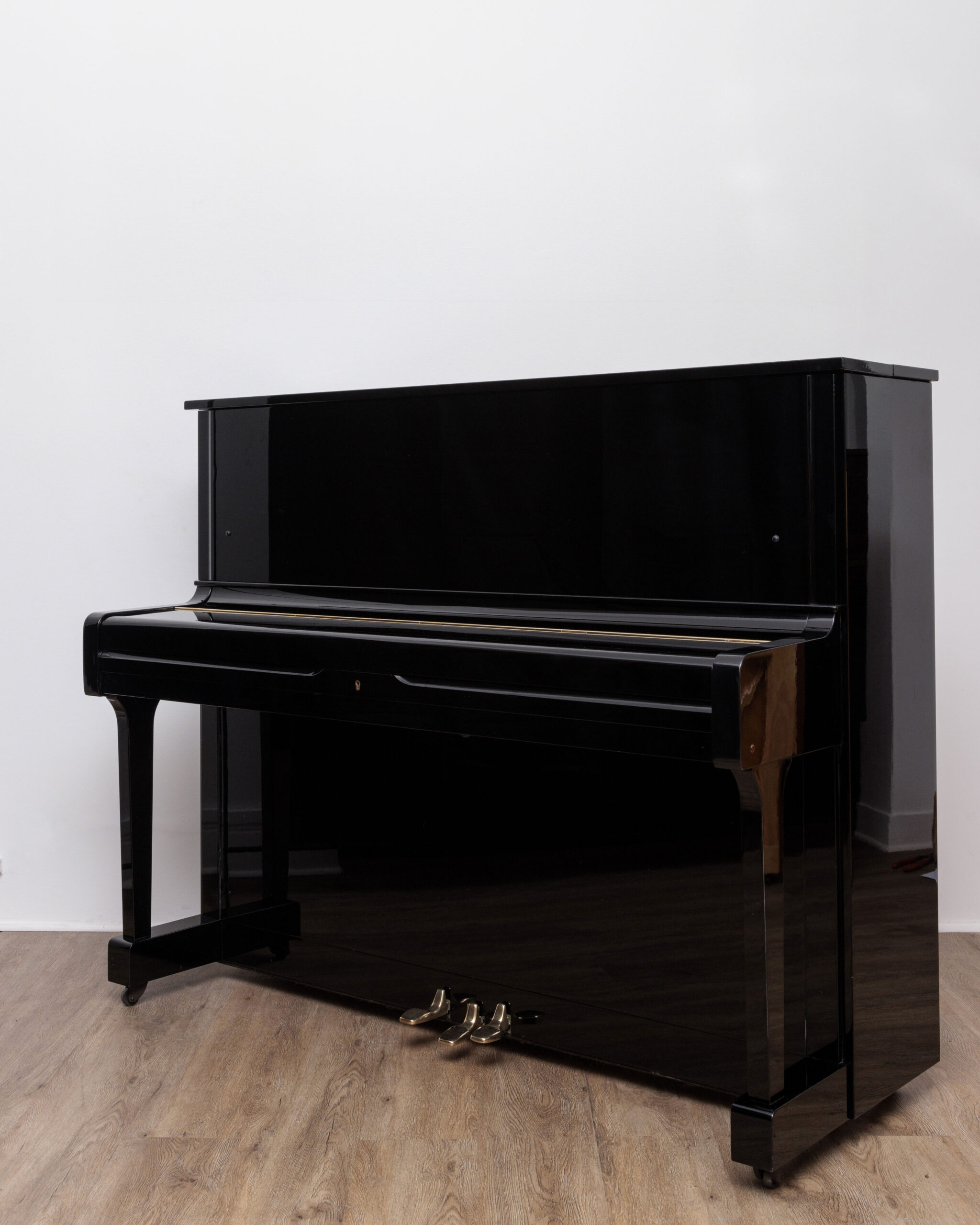 Yamaha U1 LOA
