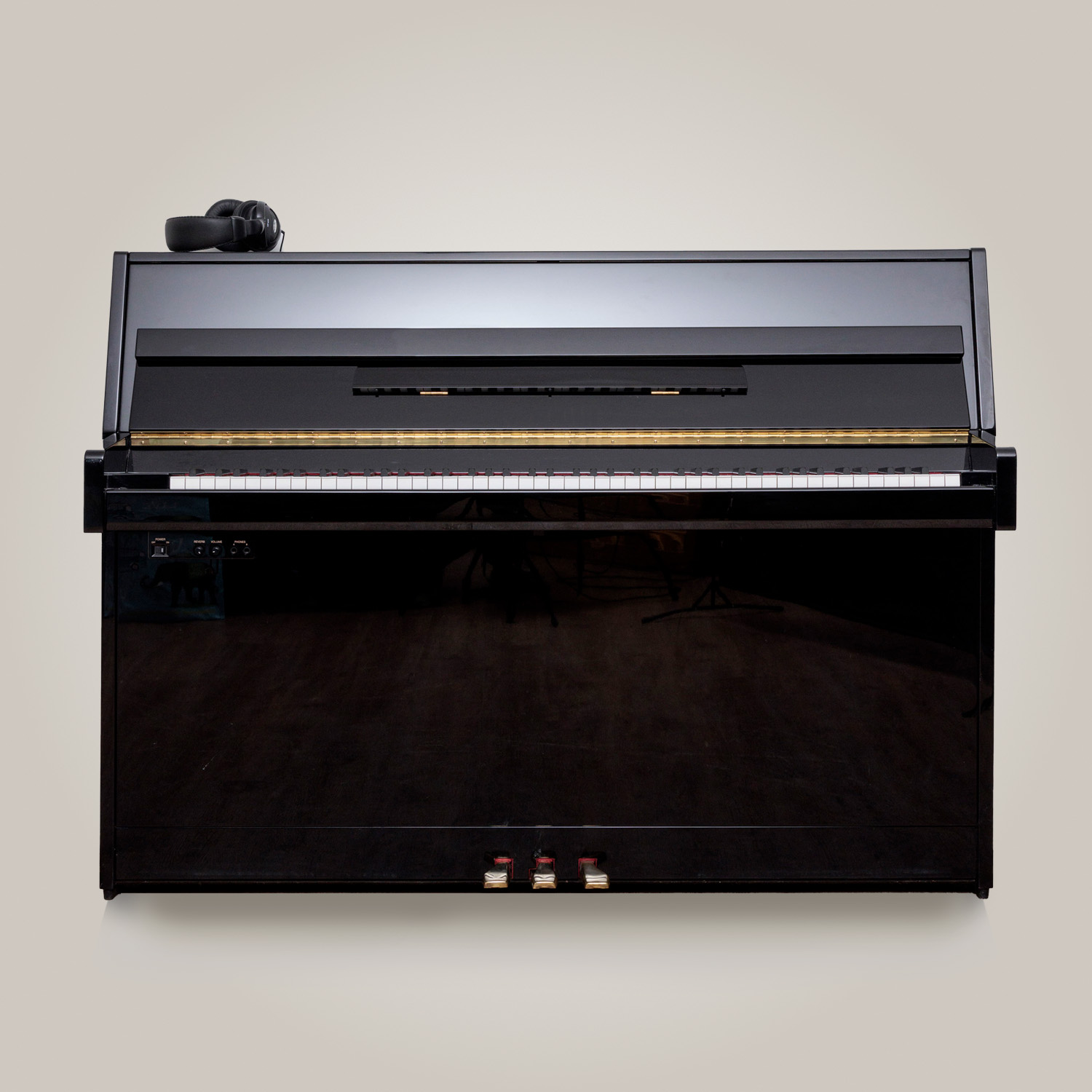 ÉTUDES NEUFS LM-yamaha Piano droit noir brillant neuf d'étude à la location DP pianos