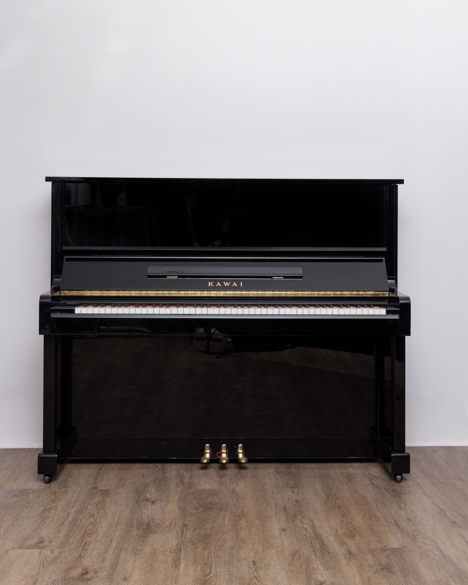 Piano droit Kawai BS10 occasion noir brillant 122 cm
