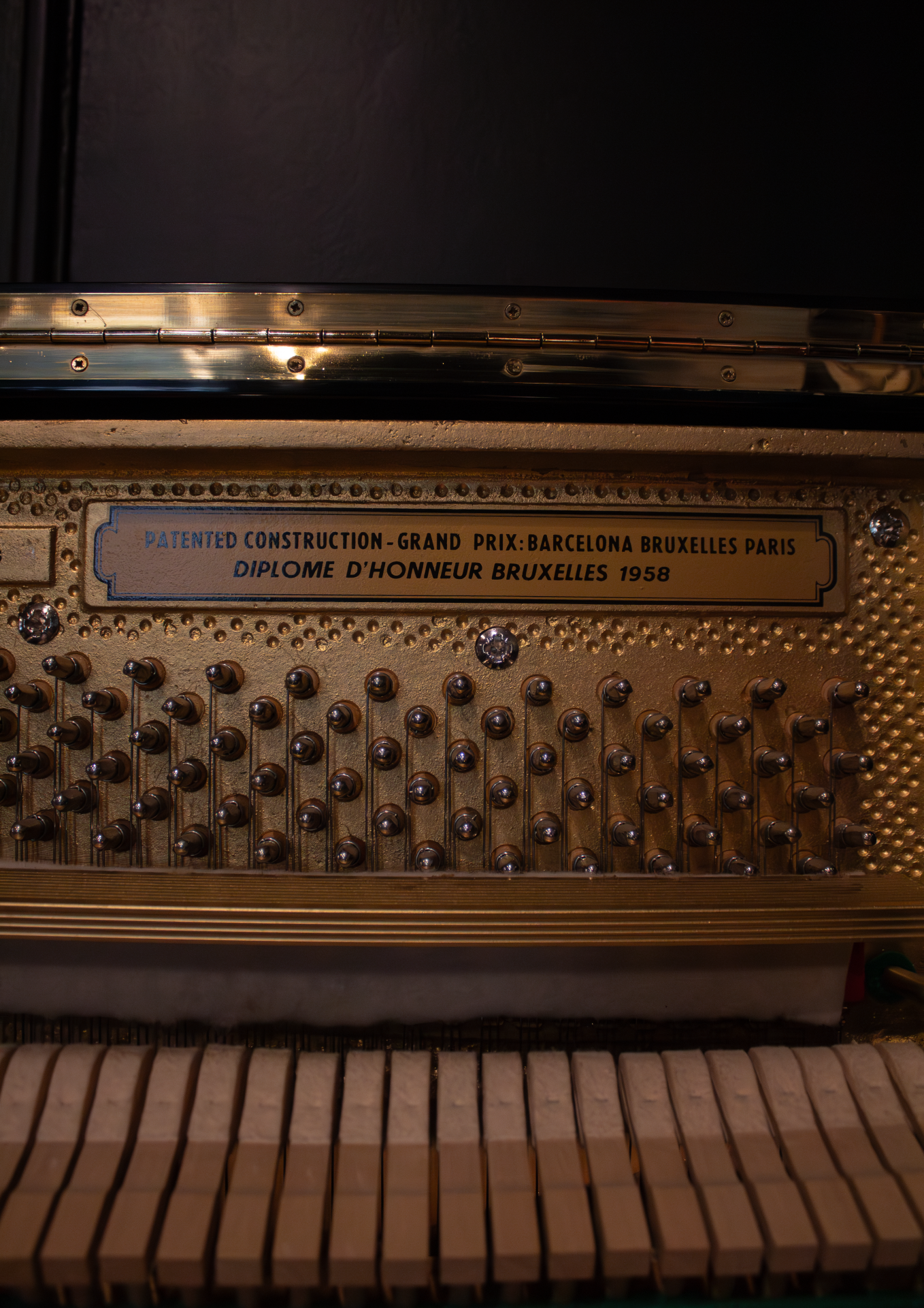 Petrof-125-détail.DPpianos Petrof 125 G1