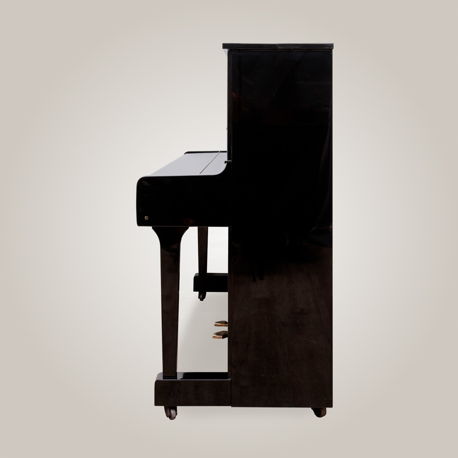 Yamaha-U1-de-coté-DPpianosjpg