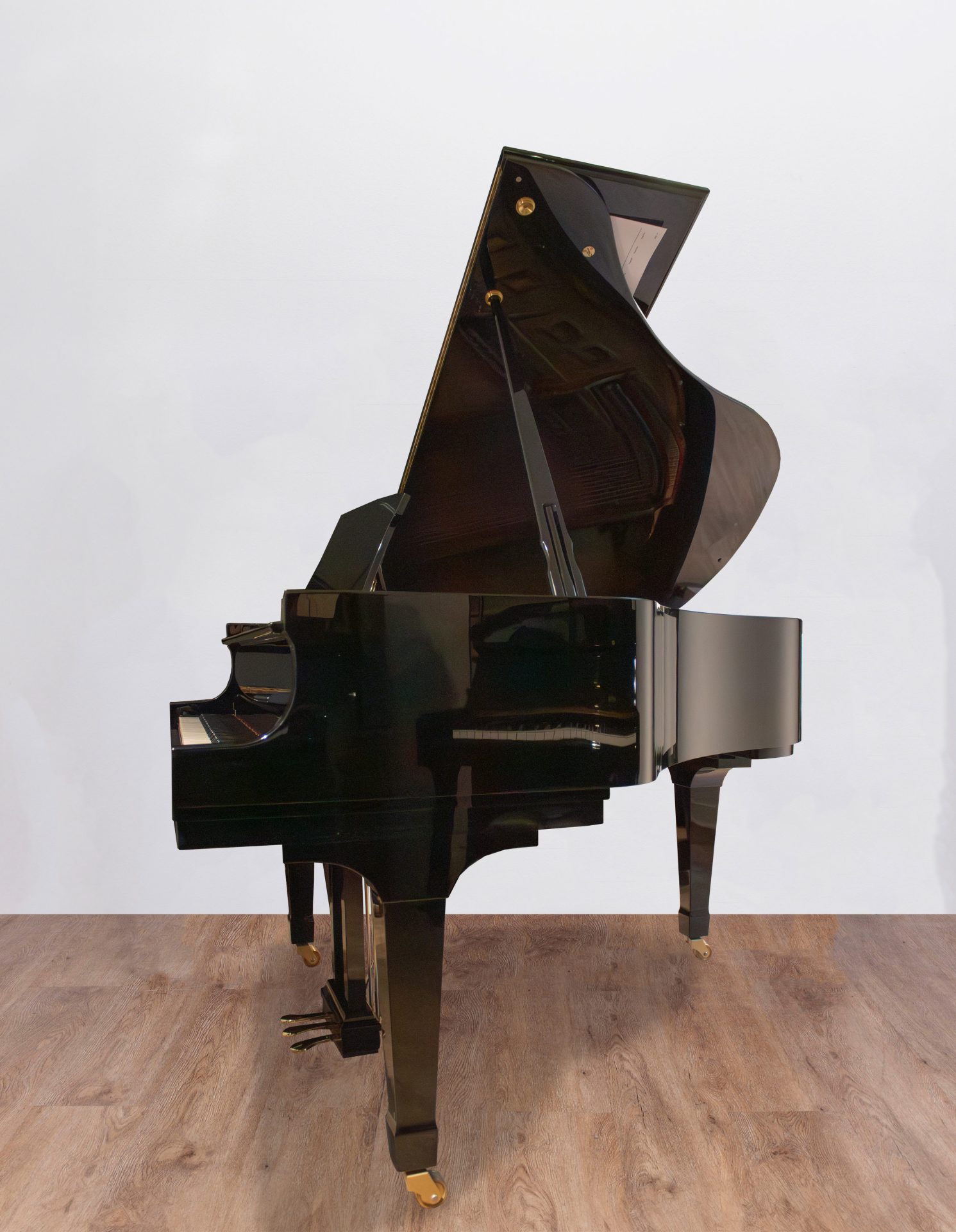 Boston-coté Boston by Steinway GP163 Silence