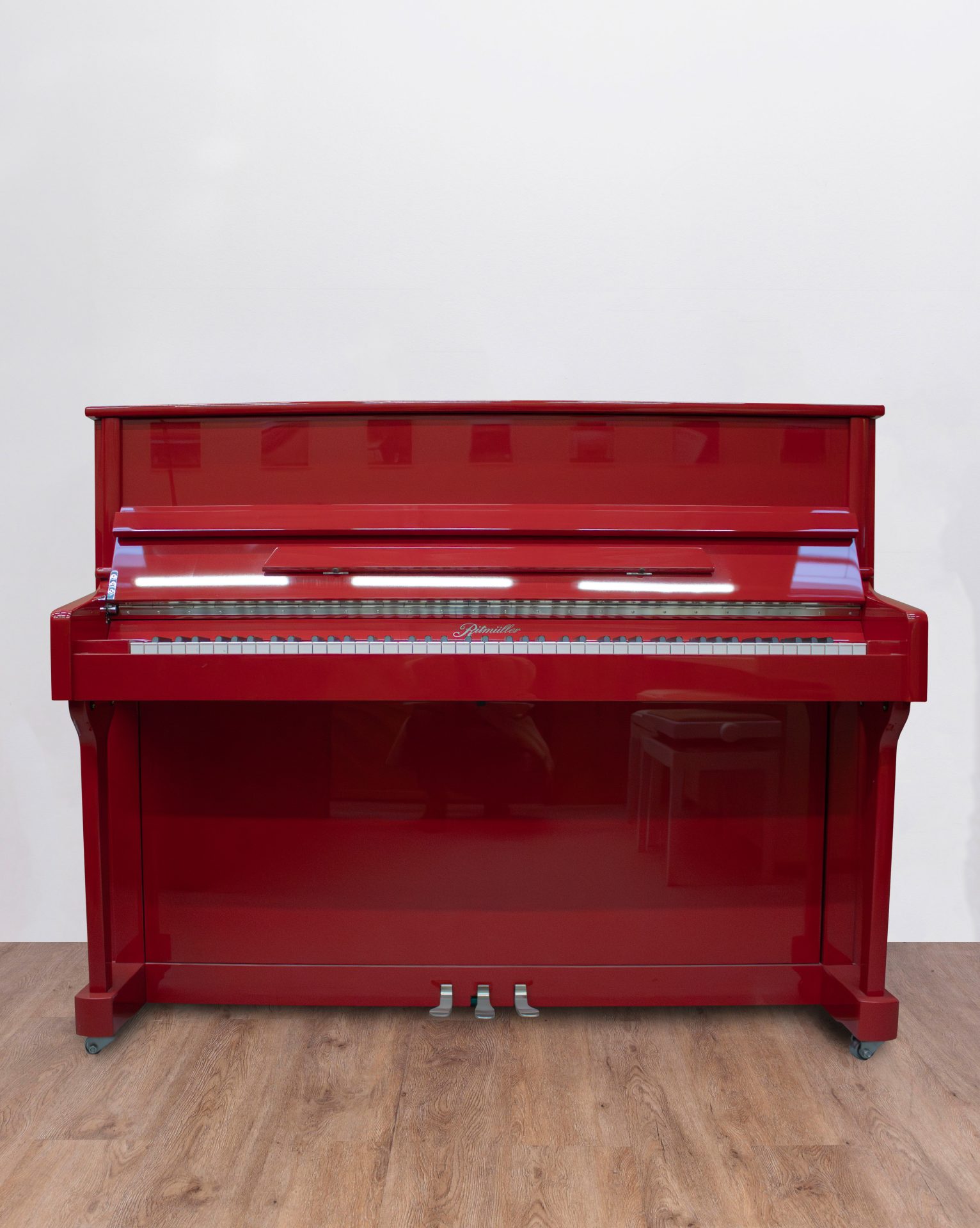 Ritmuler-rouge-face Ritmuller AES 118 RED EXPO