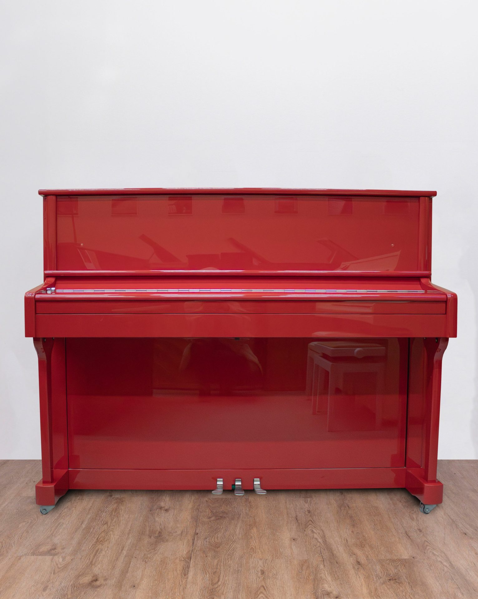 Ritmuler-rouge-fermé Ritmuller AES 118 RED EXPO