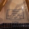 piano bluthner model 10 détail intérieur avec cordes et signature