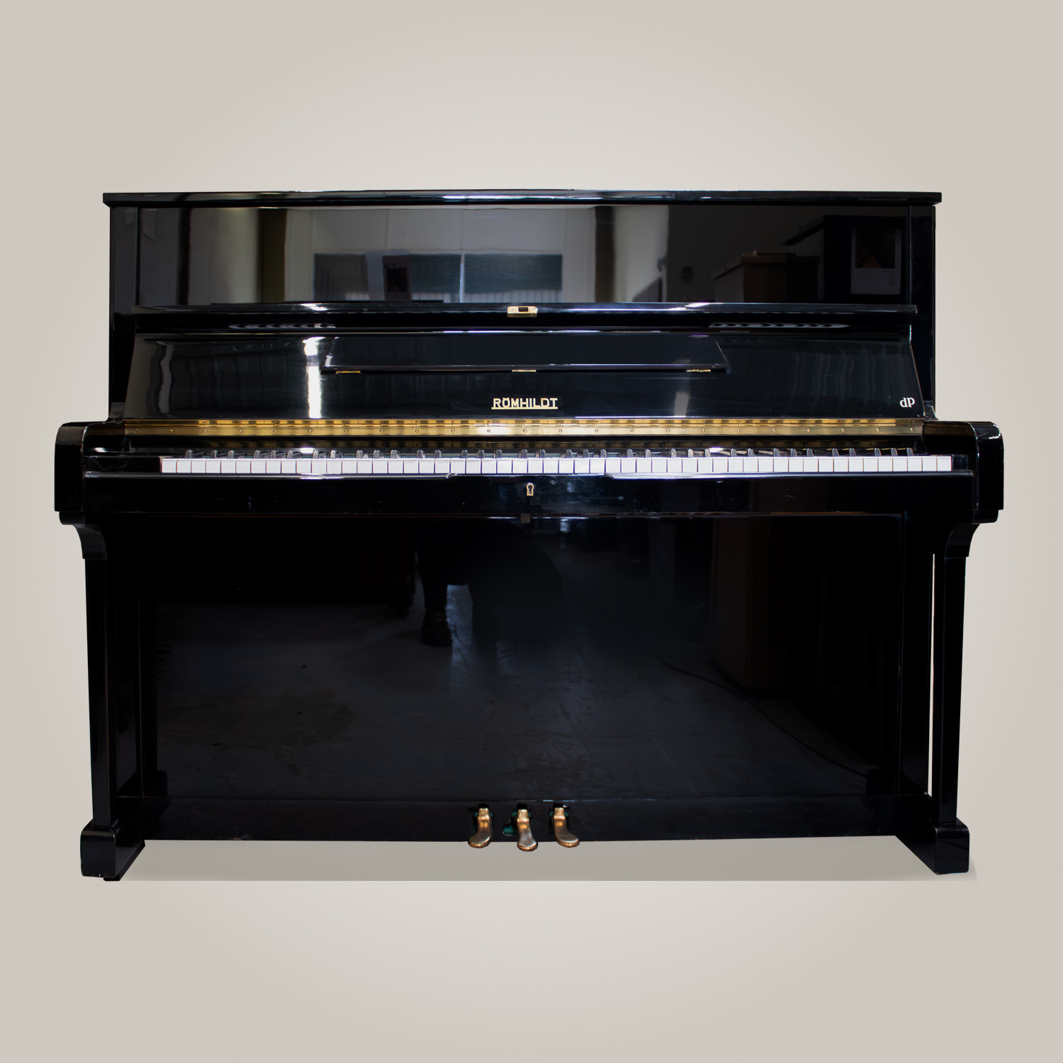 Romhildt 120 piano droit allemand noir brillant Romhildt 120 noir brillant piano droit allemand