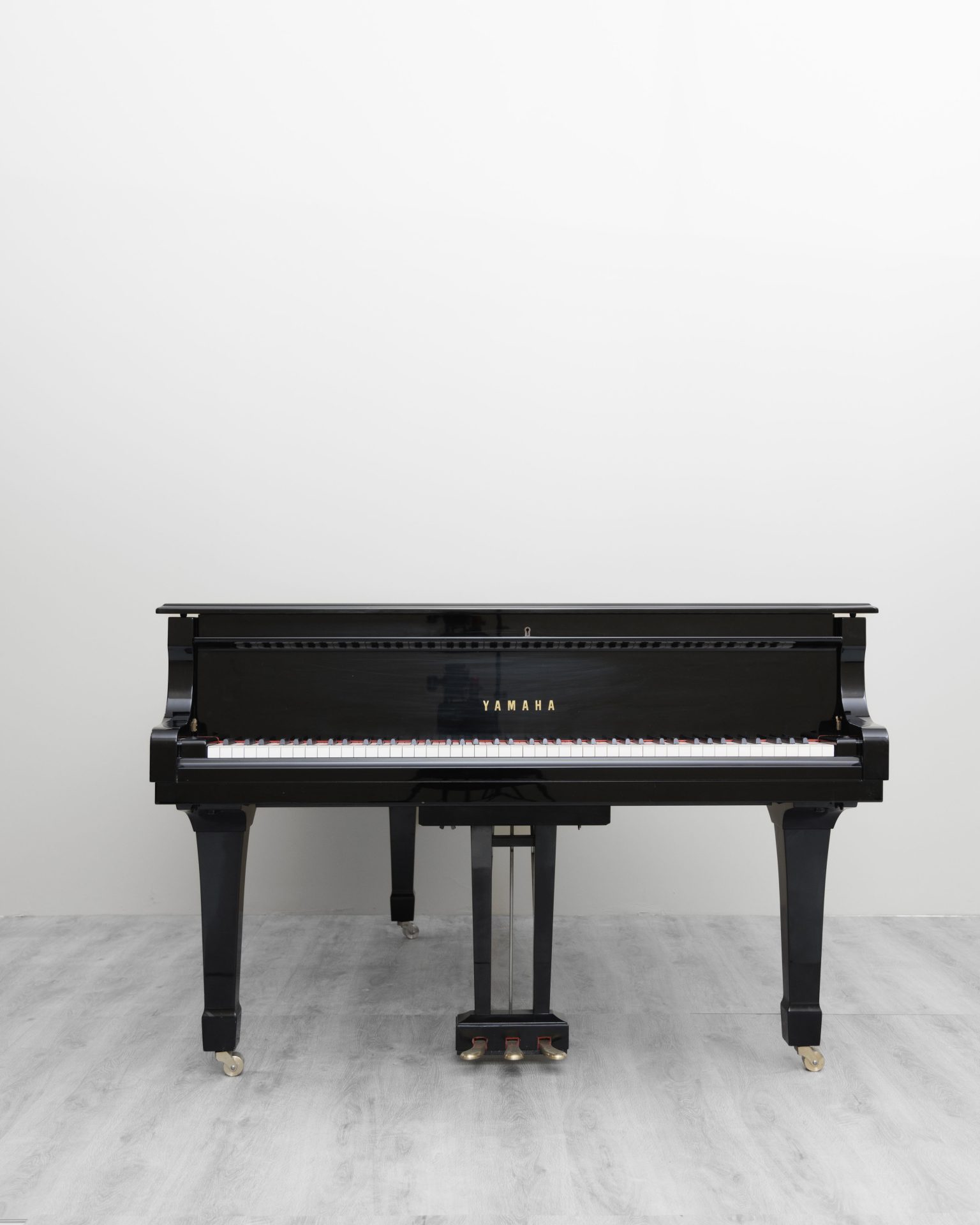 Yamaha-C1-QUART-QUEUE-clavier-ouvert-DPpianos